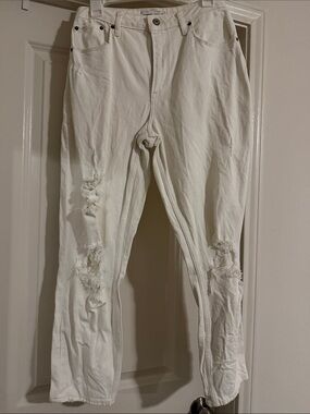 Abercrombie & Fitch White Distressed high rise mom jean - curve love